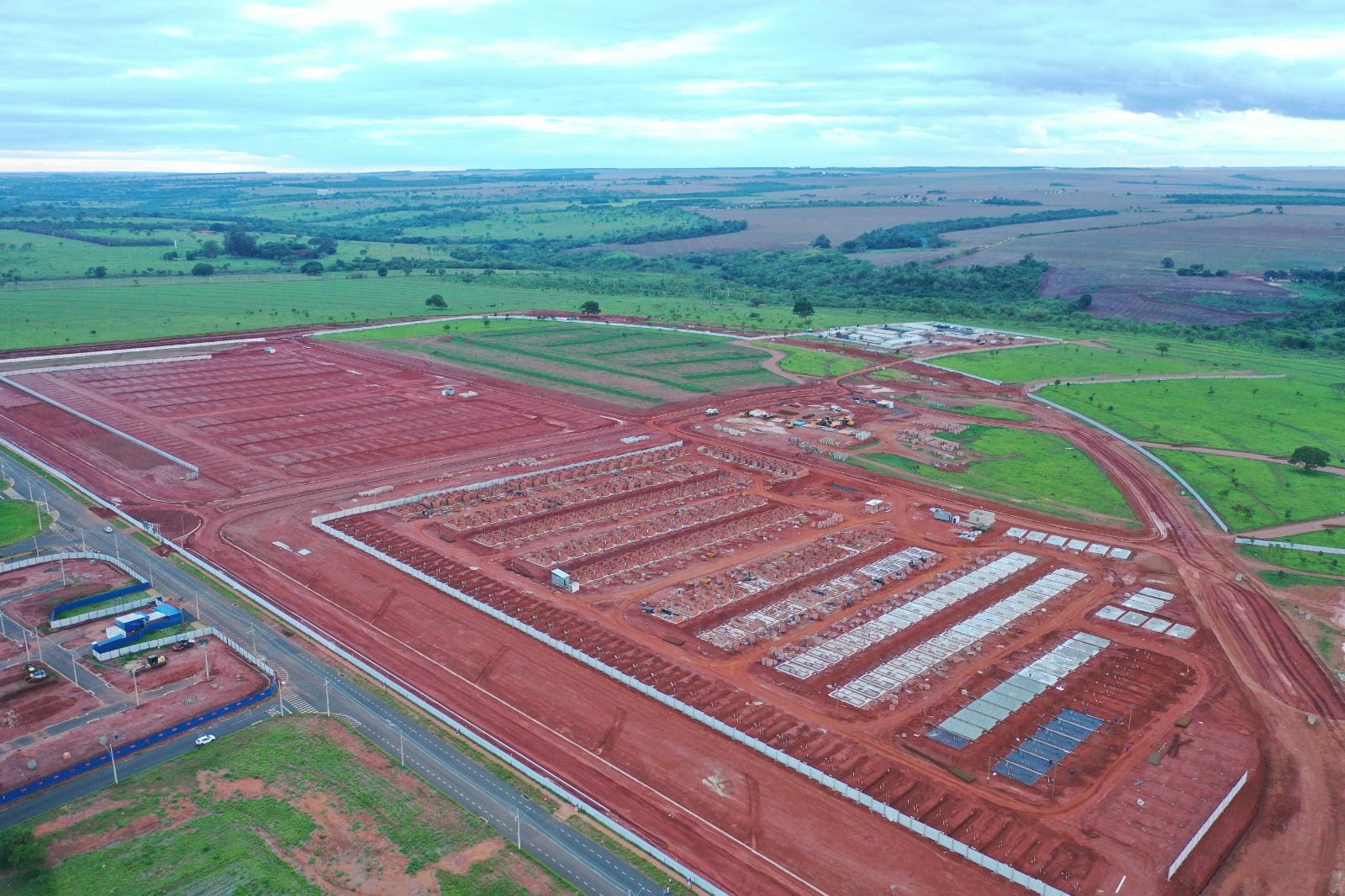 Foto aérea das casas em construção